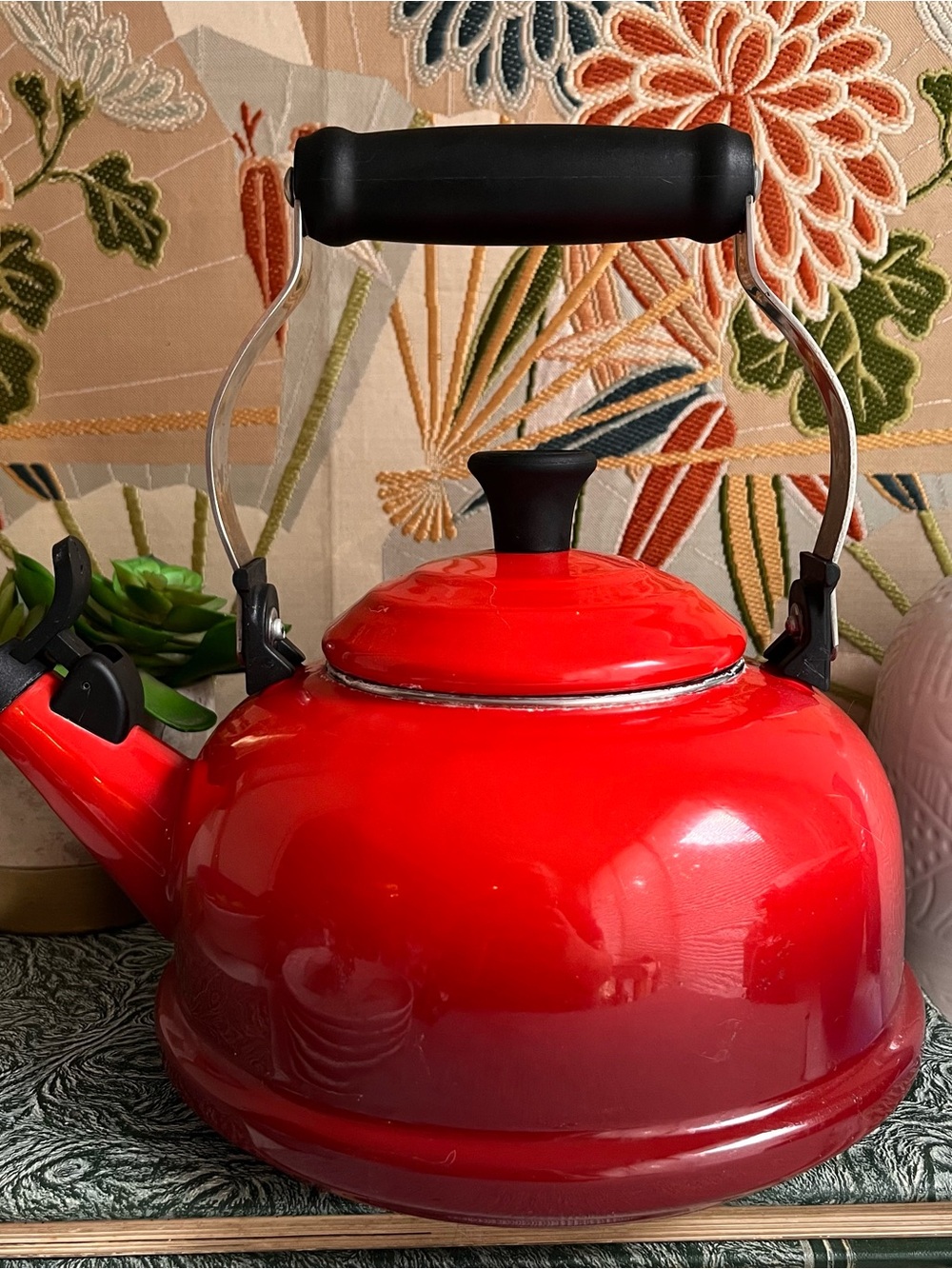 Le Creuset Classic red Whistling Tea Kettle 1.7 quart